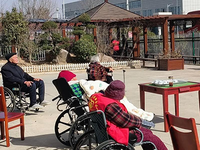 除去老年公寓（养老院）房间异味的方法